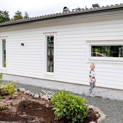 Fasad med liggande pvc-fönster Fasad med liggande pvc-fönster