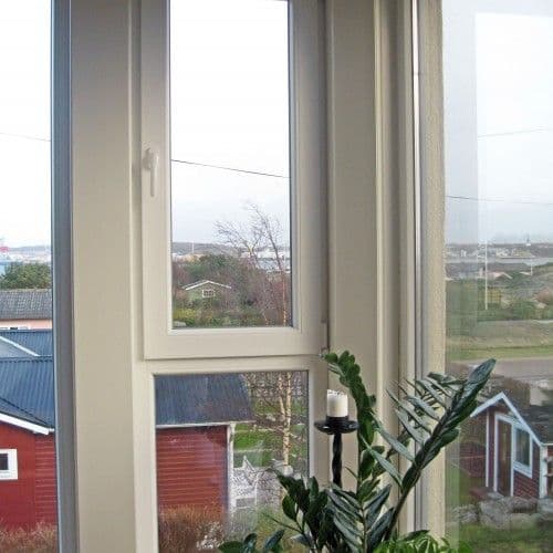 Tvåluftfönster i PVC med överljus Tvåluftfönster i PVC med överljus