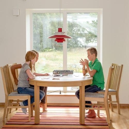 Stort fönster med härdat säkerhetsglas Stort fönster med härdat säkerhetsglas
