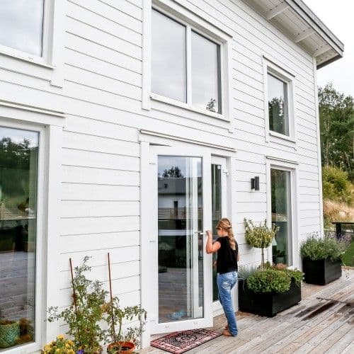 Fasad med PVC-fönster Fasad med PVC-fönster