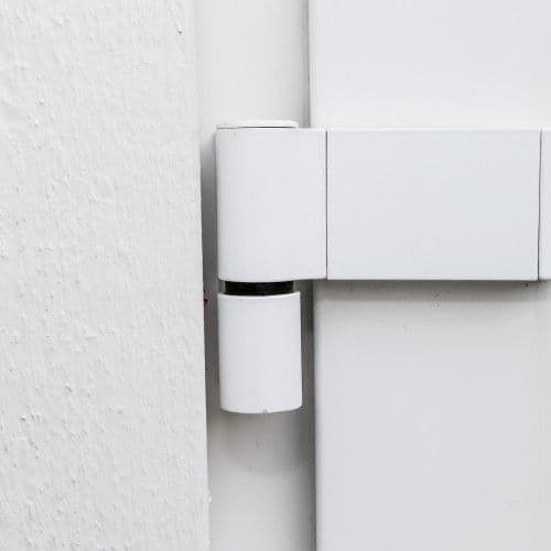 Gångjärn på utåtgående PVC-fönsterdörr Gångjärn på utåtgående PVC-fönsterdörr